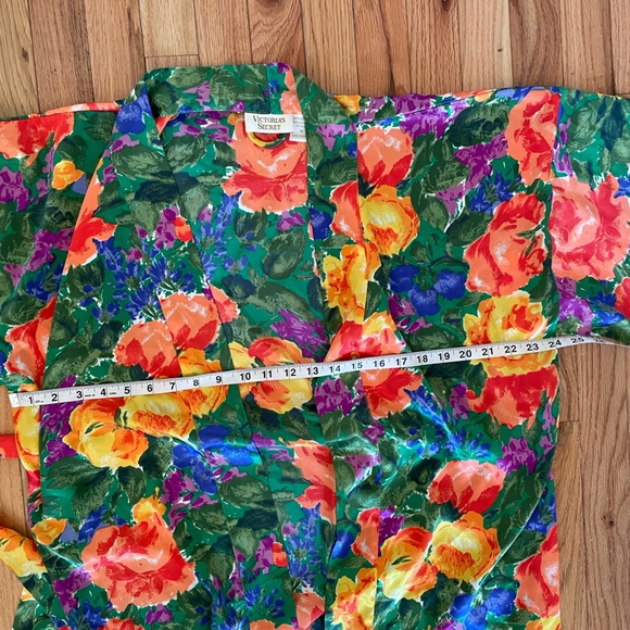 Vintage Victoria's Secret Silk Robe Size Medium - Picture 7 of 9